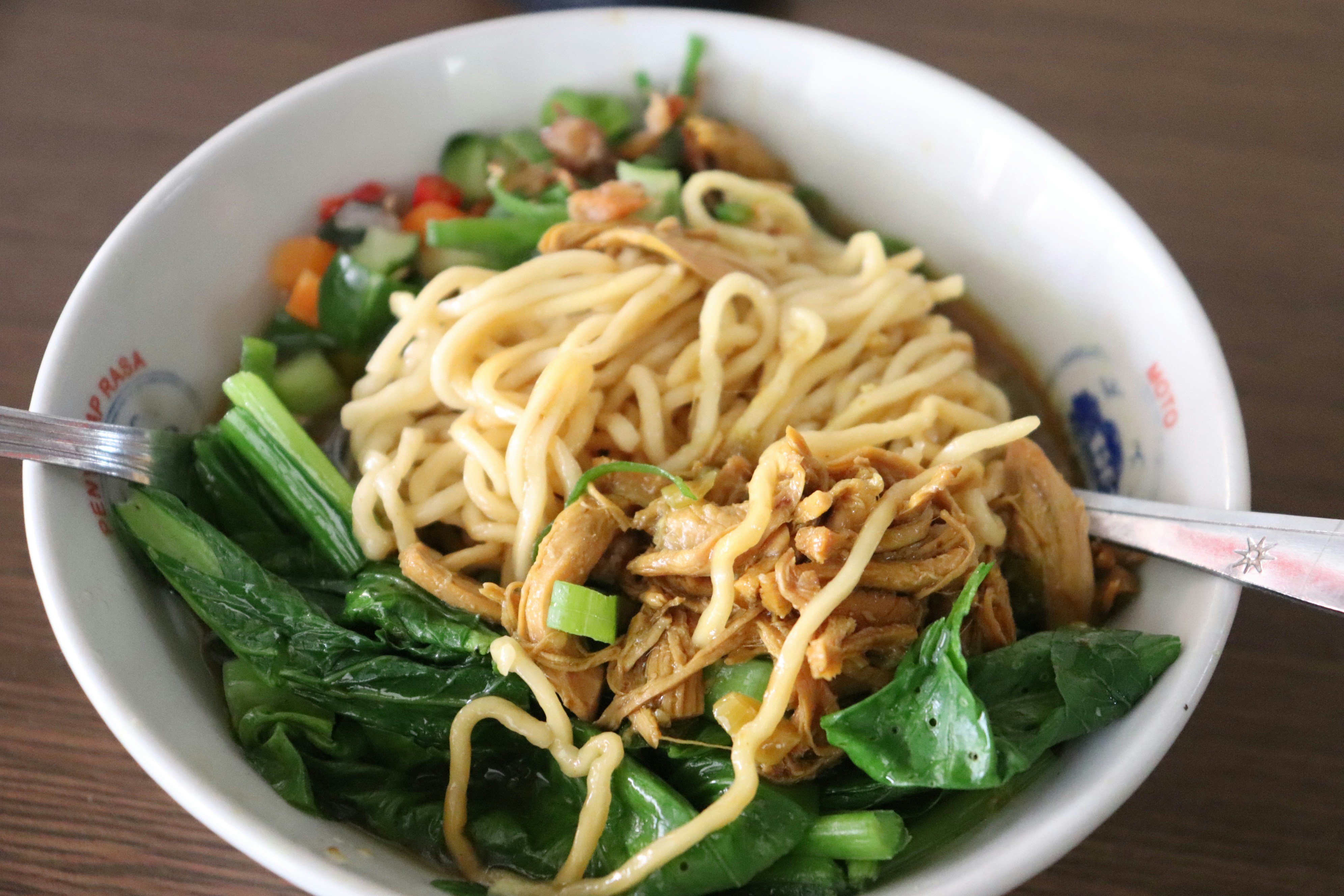 Mi Ayam, Menu Makanan Berkuah yang Cocok Saat Hujan | Unsplash @Mufid Majnun