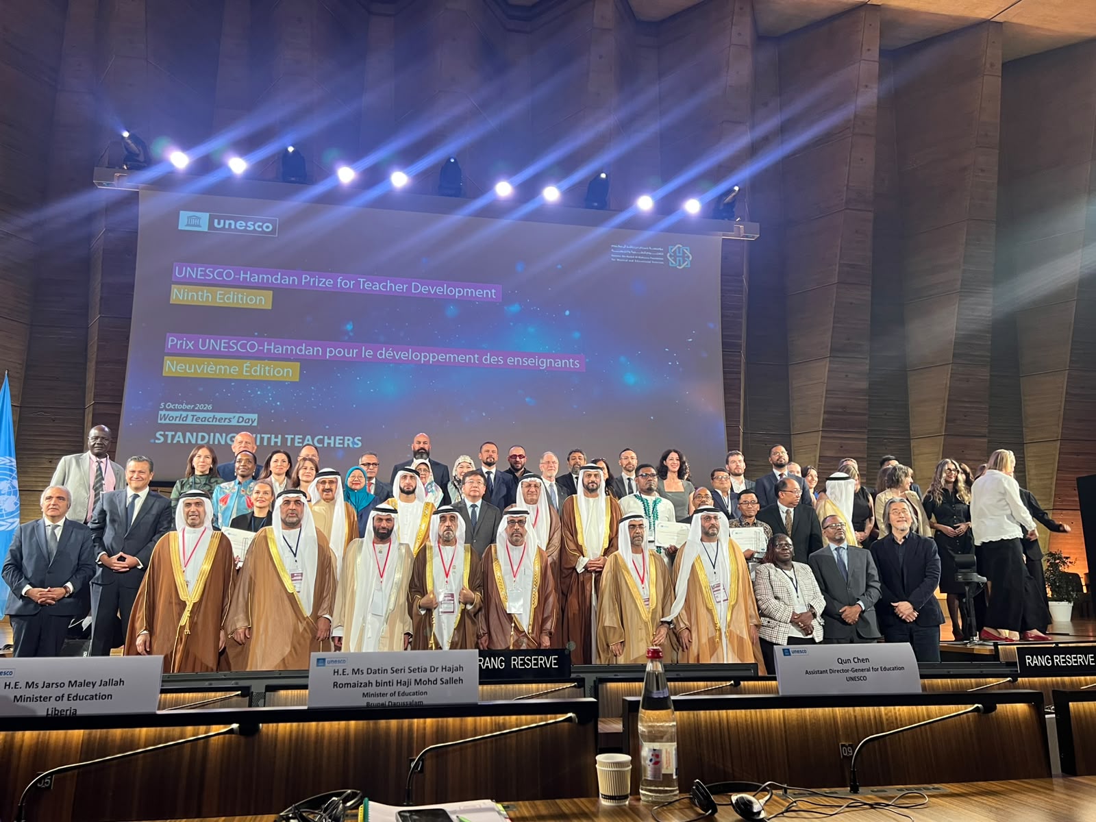 Perwakilan Guru Belajar Foundation bersama para penerima UNESCO-Hamdan Prize for Teacher Development 2026 dalam seremoni di UNESCO Headquarters, Paris, 5 Oktober 2026.