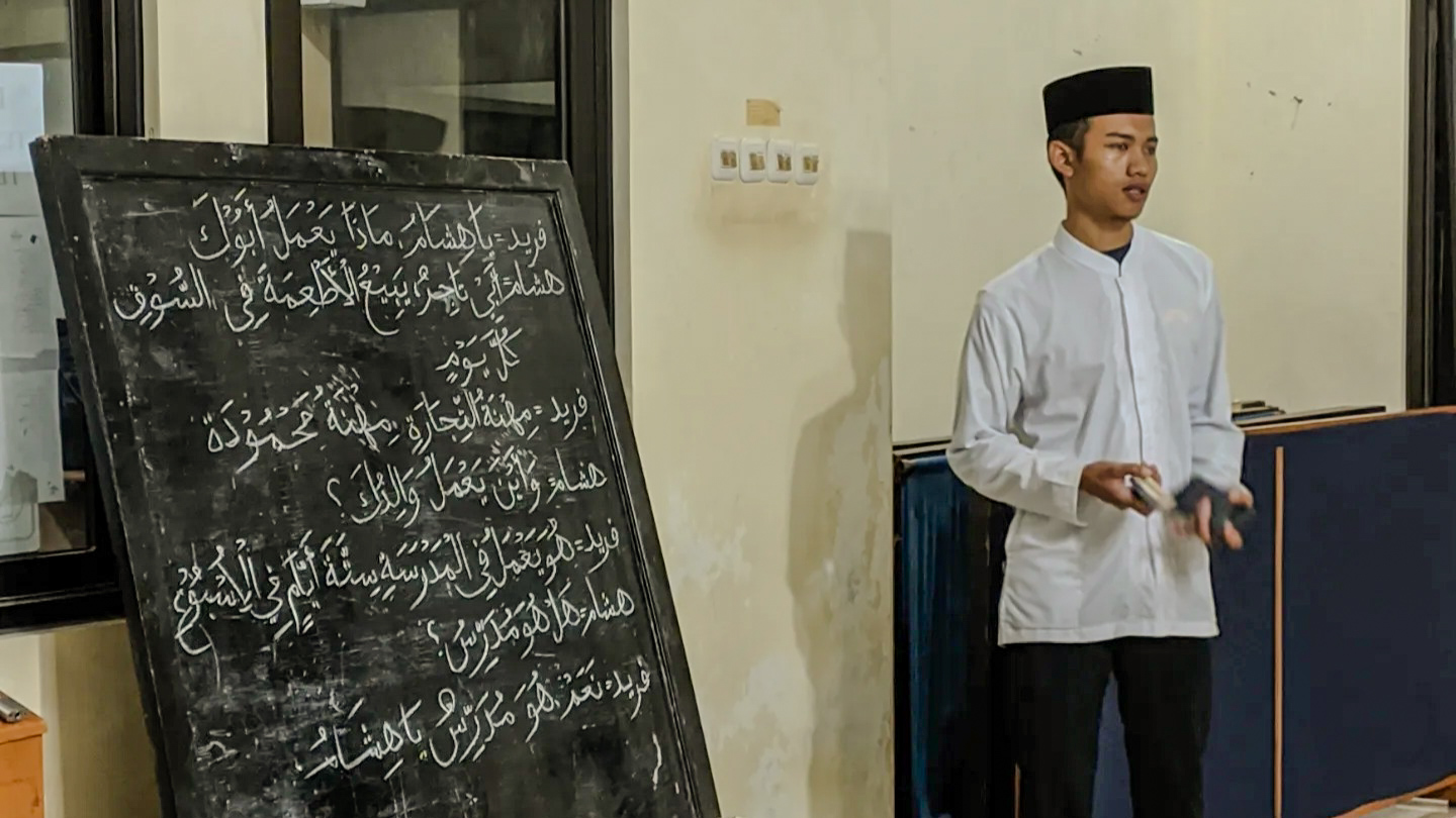 Kegiatan menulis muhadatsah | Foto: Instagram @ikbsmagelang