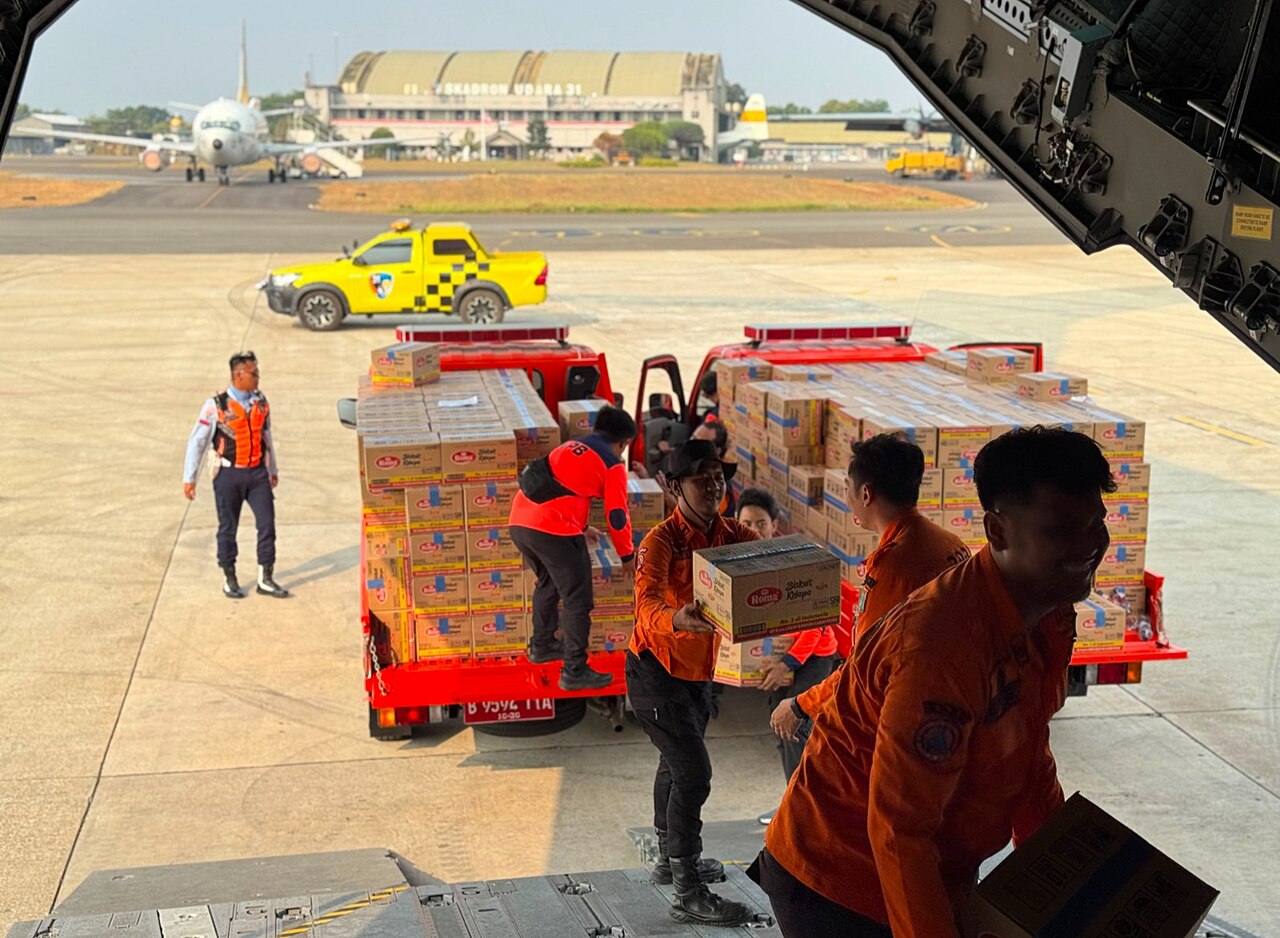 Logistical aid for communities affected by the East Nusa Tenggara earthquake, dispatched via air from the Halim Perdanakusuma National Logistics Support Post