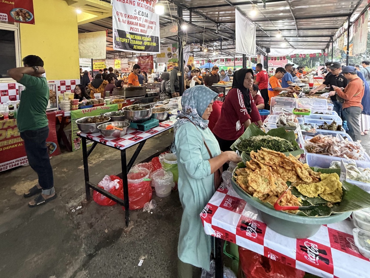 Ramadan bazaar in Bendungan Hilir Jakarta