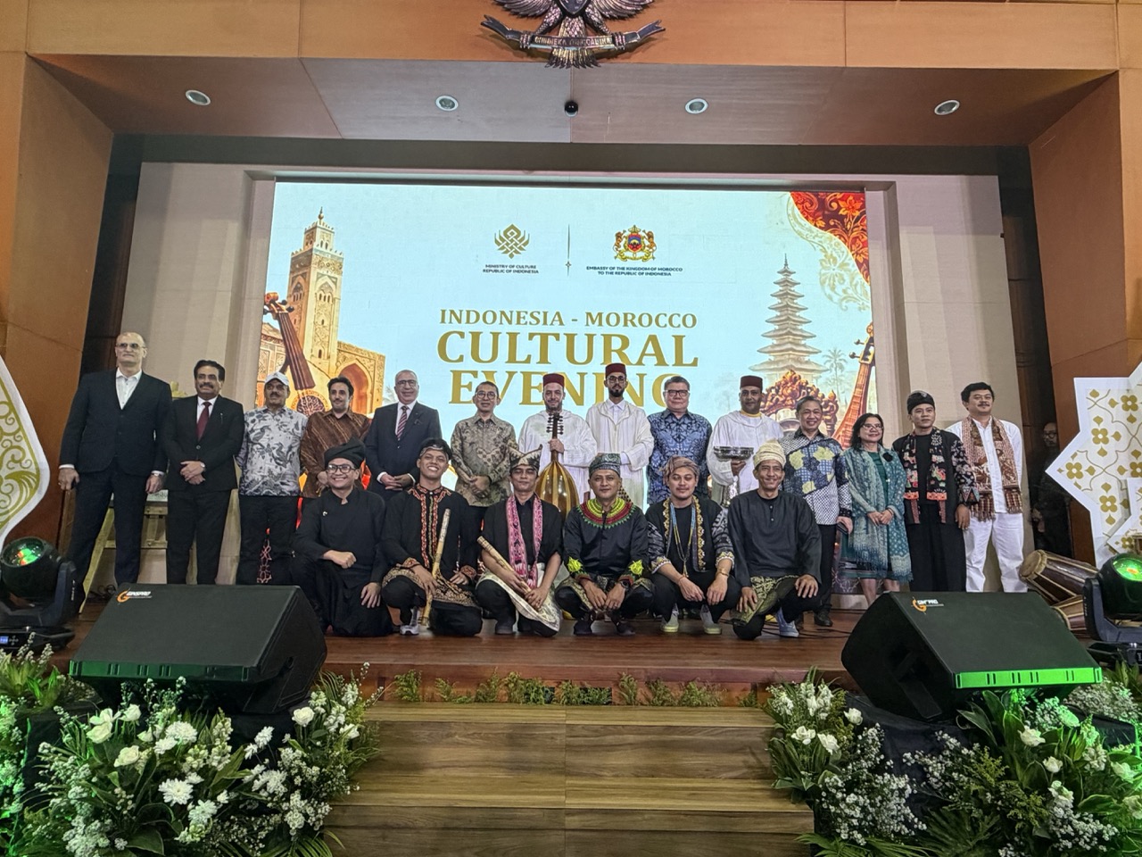 Moroccan Ambassador Redouane Houssaini and Culture Minister Fadli Zon pose with both music groups, foreign dignitaries, and Indonesian officials.