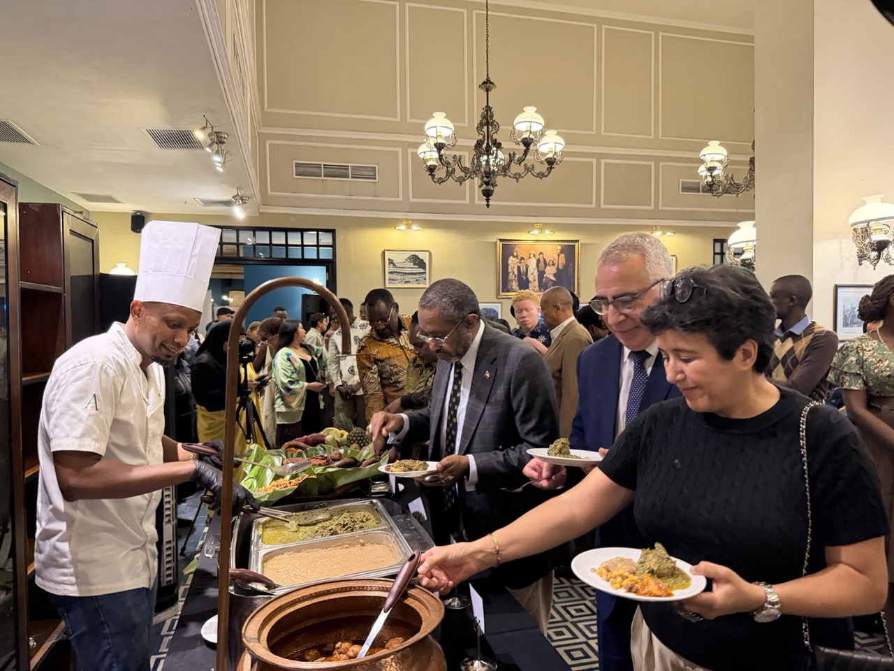 The Ambassador of Morocco and his wife join the Rwandan food-tasting session, sampling traditional dishes and beverages prepared with Rwandan agricultural produce.