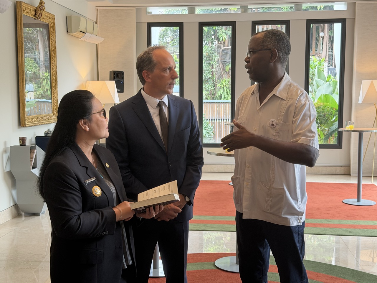 Louis-Philippe Dalembert discusses his three-month Semarang residency with French Ambassador Fabien Penone and Semarang Mayor Agustina Wilujeng Pramestuti during a luncheon reception in Jakarta.