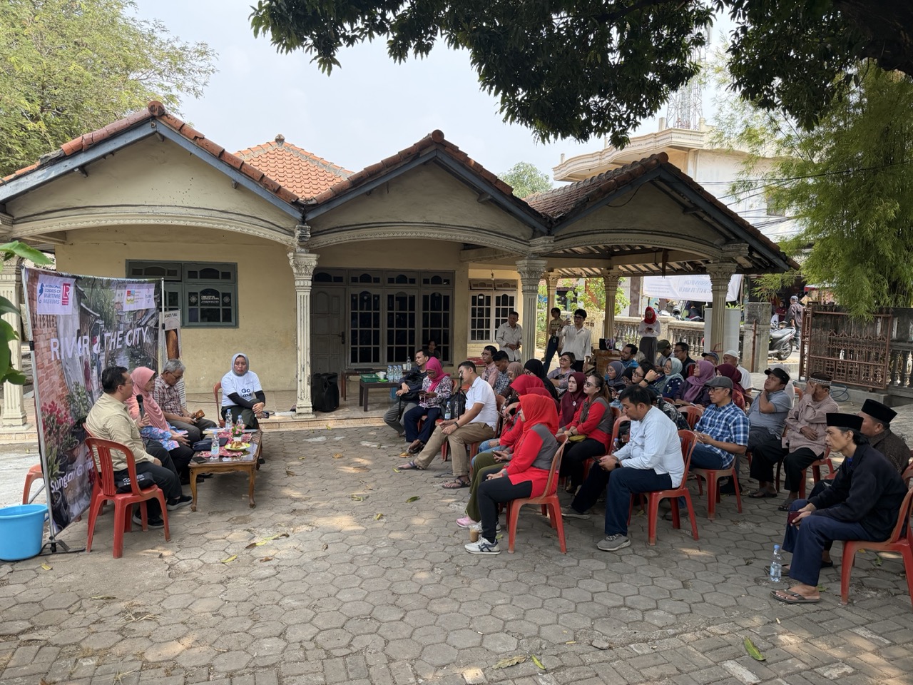 The first Batu Tumbuh FGD session, moderated by Musee ID’s Executive Director, featured historians Susanto Zuhdi, Titi Surti Nastiti and Bondan Kanumoyoso.