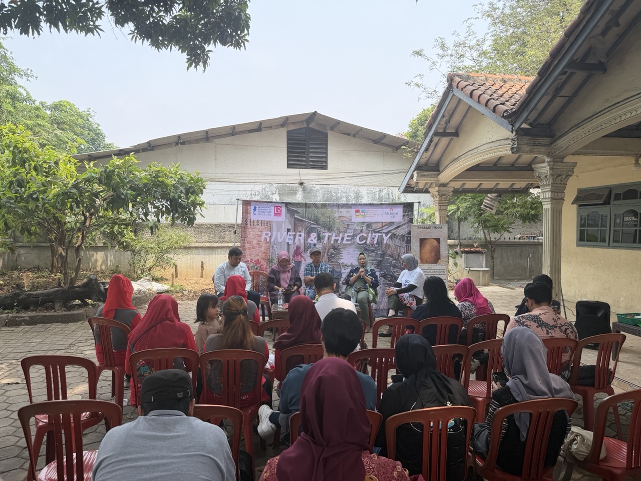 Moderated by Musee ID’s Executive Director, the second session featured Desse Yussubrasta, Misari, Denny Aputra and Laksmi discussing heritage conservation, water management, tourism and community-based development in Batu Tumbuh.