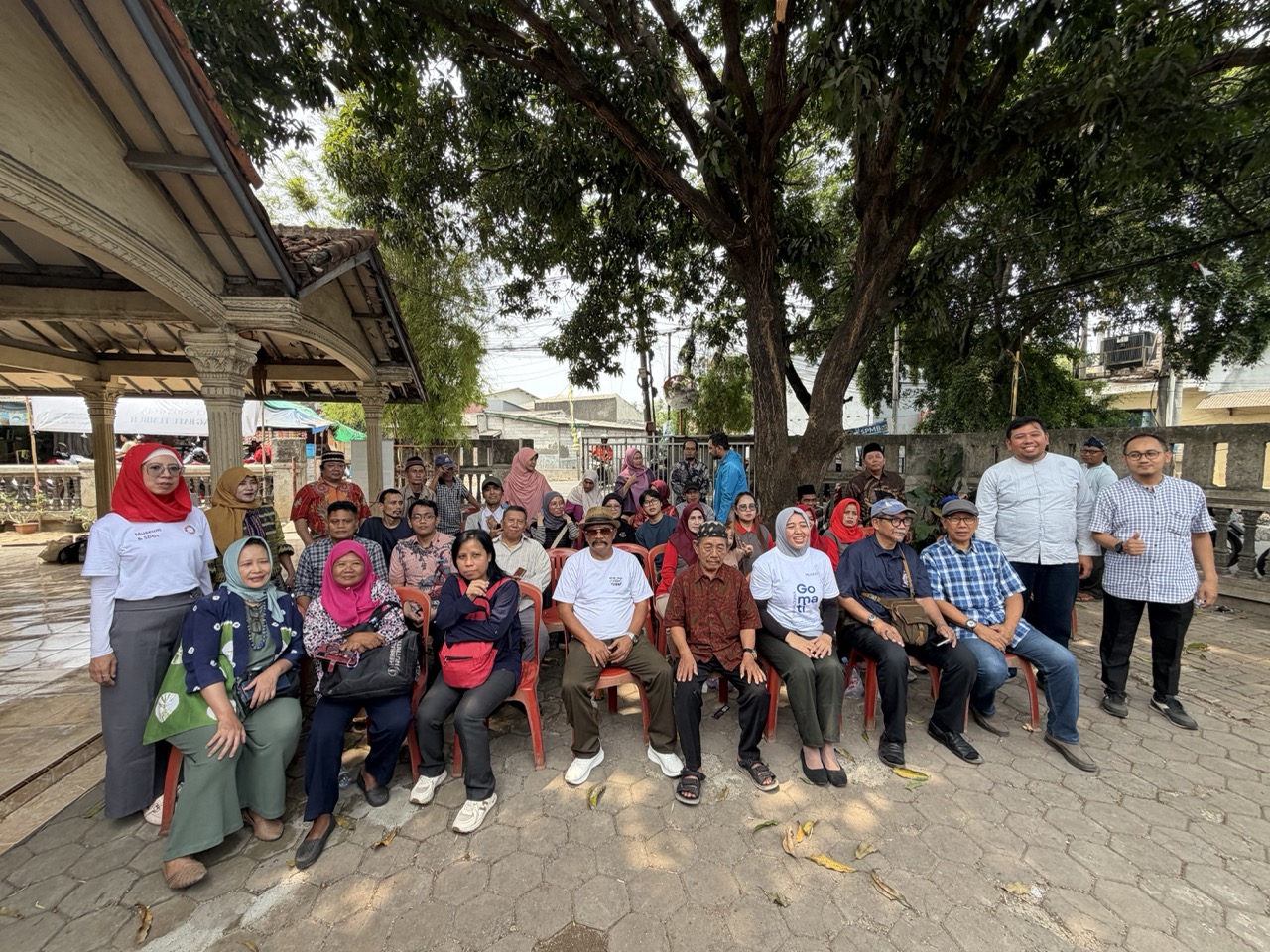 Residents, historians and cultural stakeholders gather after the Batu Tumbuh heritage discussion in North Jakarta.