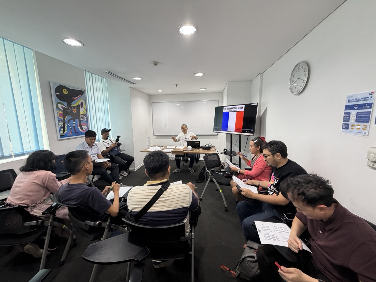 Participants practise French pronunciation and expression through *La Marseillaise* during a relaxed national anthem workshop at Open House IFI 2026.