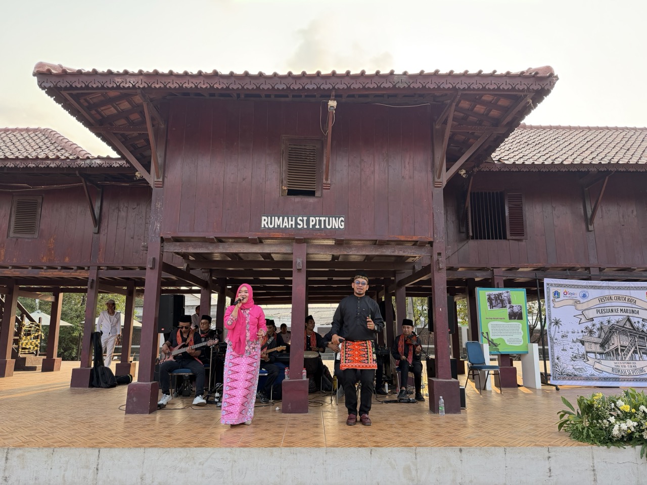A live Betawi musical performance brought rhythm and energy to Festival Cerita Kota at Rumah Si Pitung.
