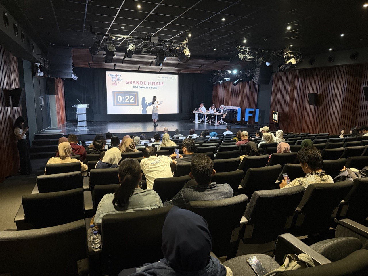 A high school finalist answers the judges’ questions at the French Language Olympics 2026 in IFI Jakarta.