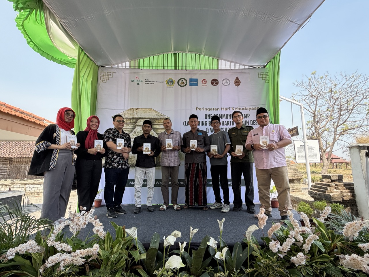 MuseeID representatives and local officials display *Harta Karun Desa Leran* during its launch at One Community Camp in Gresik.