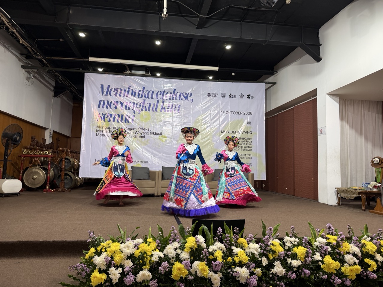 Dancers perform Pesona Rancak Betawi at the opening of Museum Wayang Jakarta’s workshop on October 19, 2026.