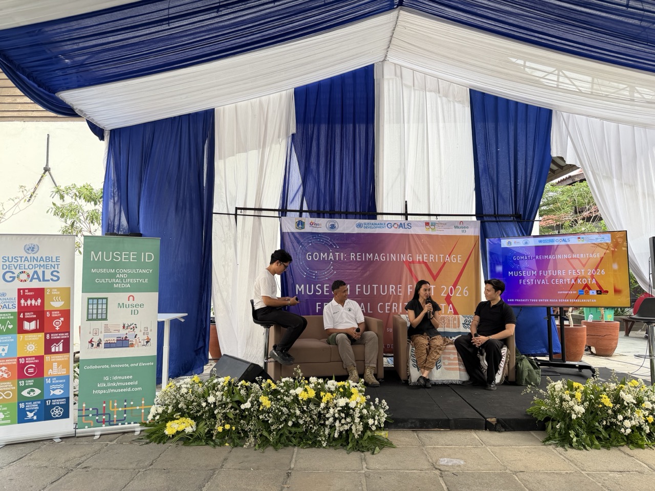 Young speakers discuss Gomati’s history after the documentary screening at MuseeID’s Festival Cerita Kota at Museum Bahari Jakarta (Seasia/Reiza)