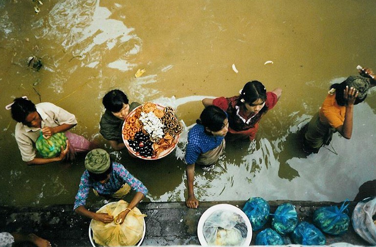 Market activity in the Irrawaddy