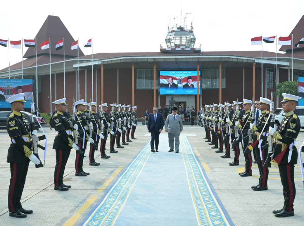 President Prabowo personally bids farewell to President El-Sisi, underscoring the close friendship between Indonesia and Egypt.