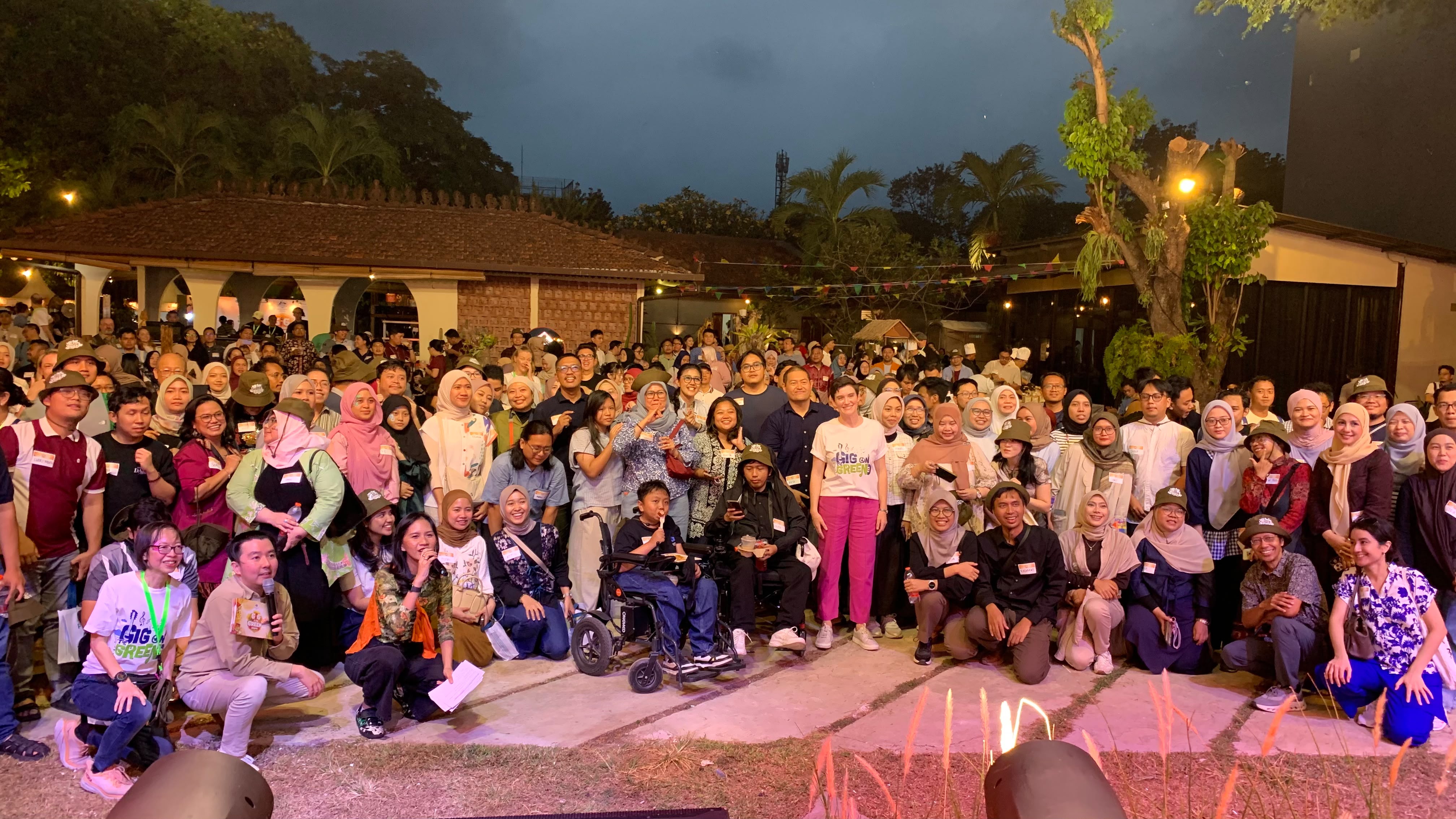 Australian alumni and guests gather for a group photo after Gig on the Green 2026 in South Jakarta.