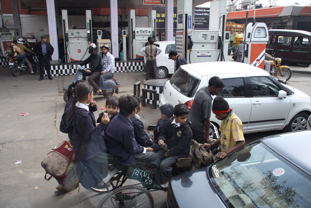 pickpocket action spotted in Delhi, India