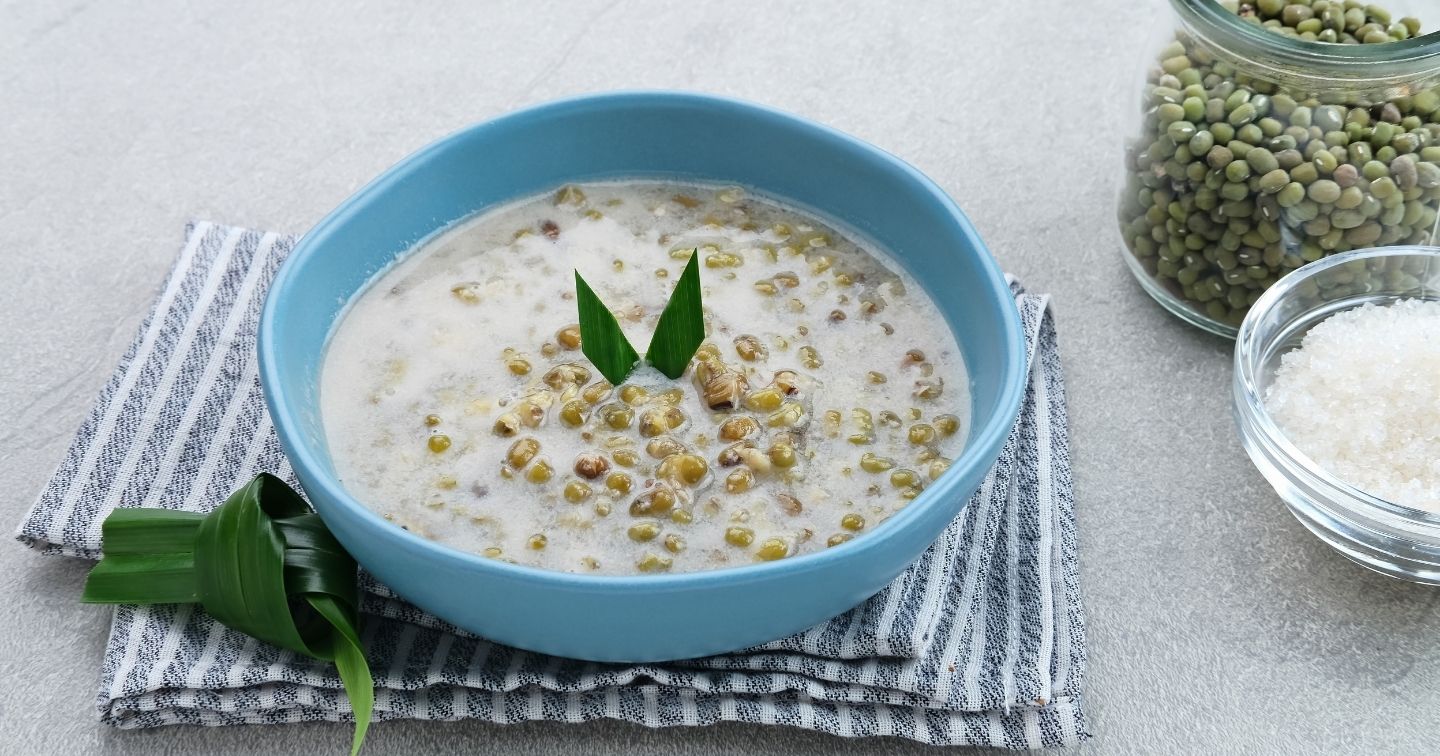 Bubur Kacang Hijau, an Indonesian dish made from mung beans. / Tyas Indayanti via vecteezy.com