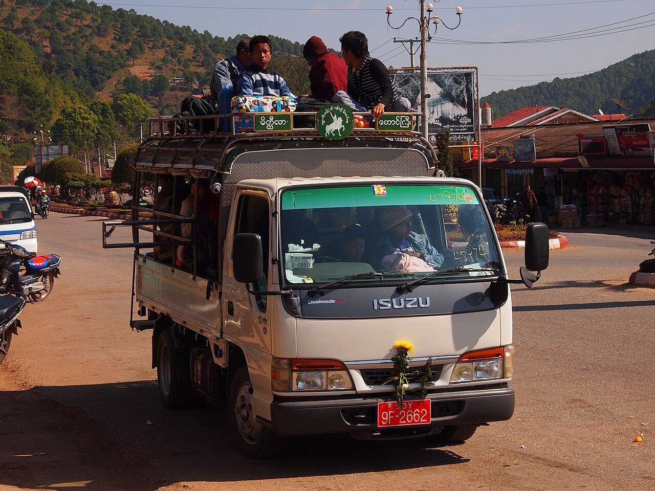 Right-handed driving vehicle in Myanmar | Paul Arps/WikimediaCommons