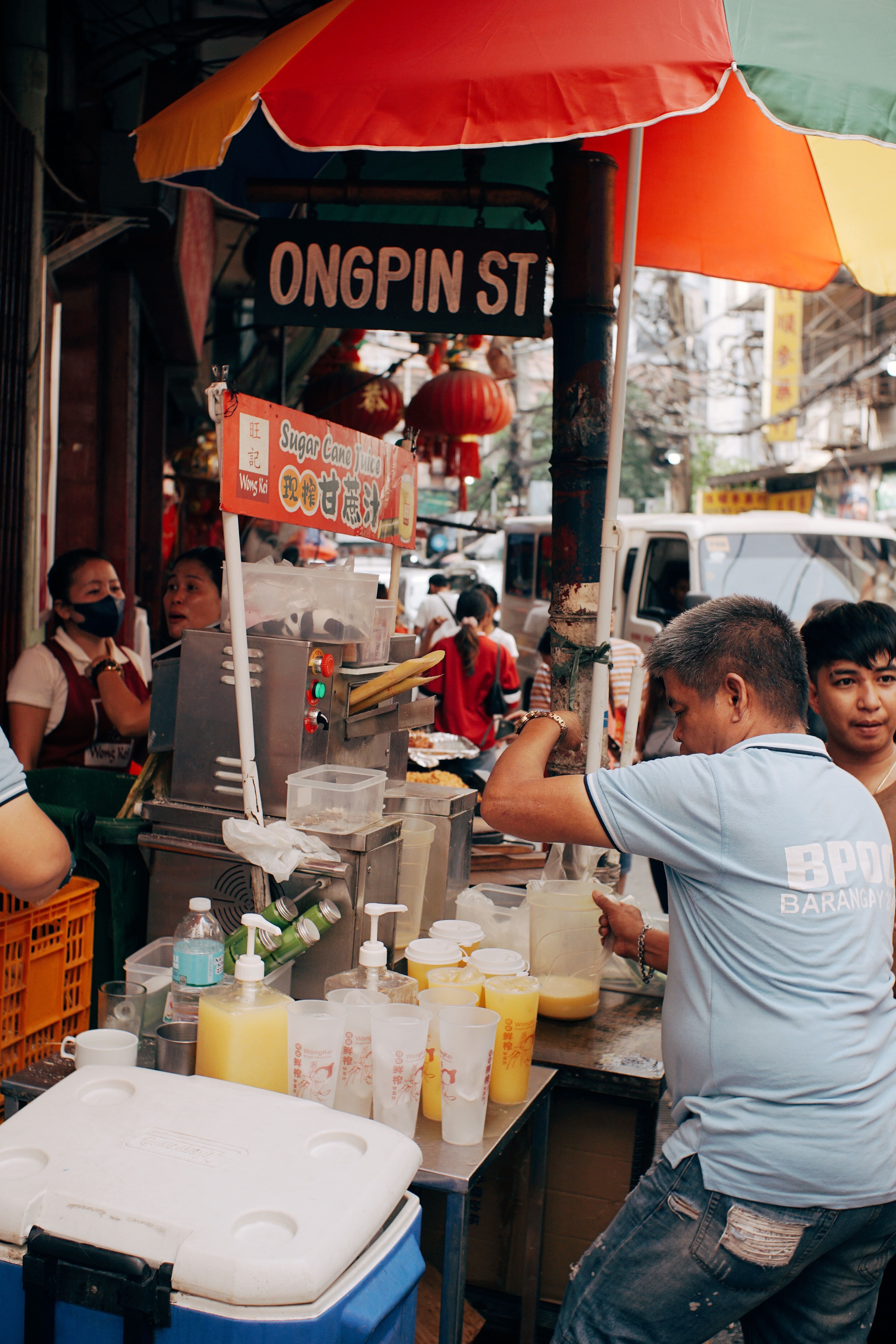 A sugar cane vendor on Ongpin Street | Alexis Ricardo Alaurin/Pexels