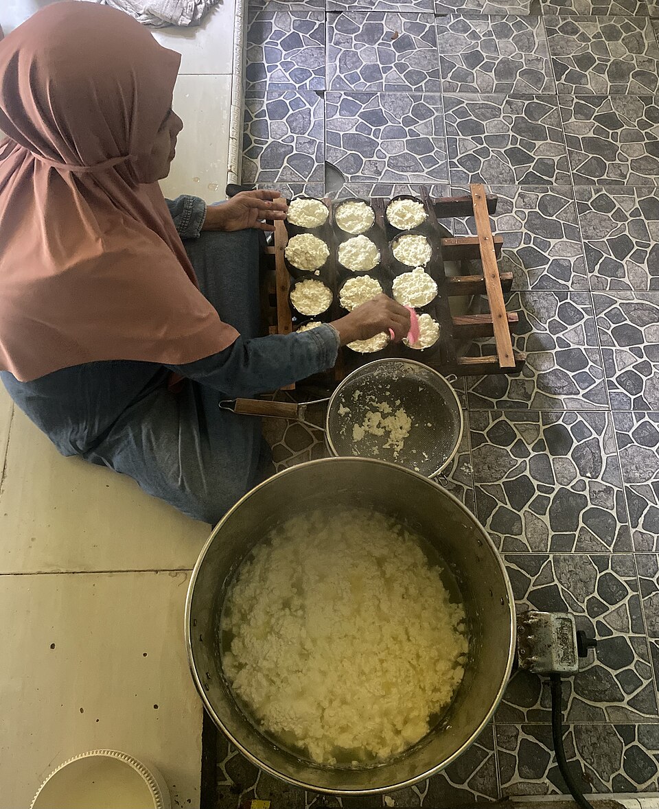 The process of making dangke | RianHS/WikimediaCommons