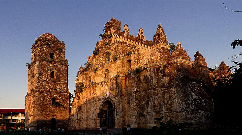 The old Paoay Church | Bernard Spragg. NZ/WikimediaCommons