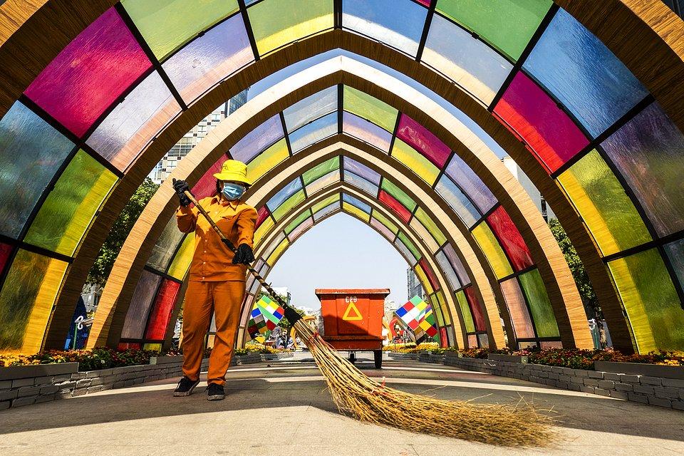 'Cleaning for life', Saigon, Vietnam. FInalist. PHOTO: @NGUYENVUPHUOC, VIETNAM - AGORA