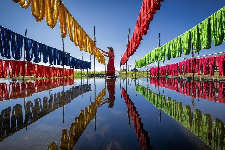 'Colorful Cotton', colorful threads made from lotus stems Inle Lake, Myamar. Finalist. PHOTO: @ZAYYARLIN, MYANMAR - AGORA