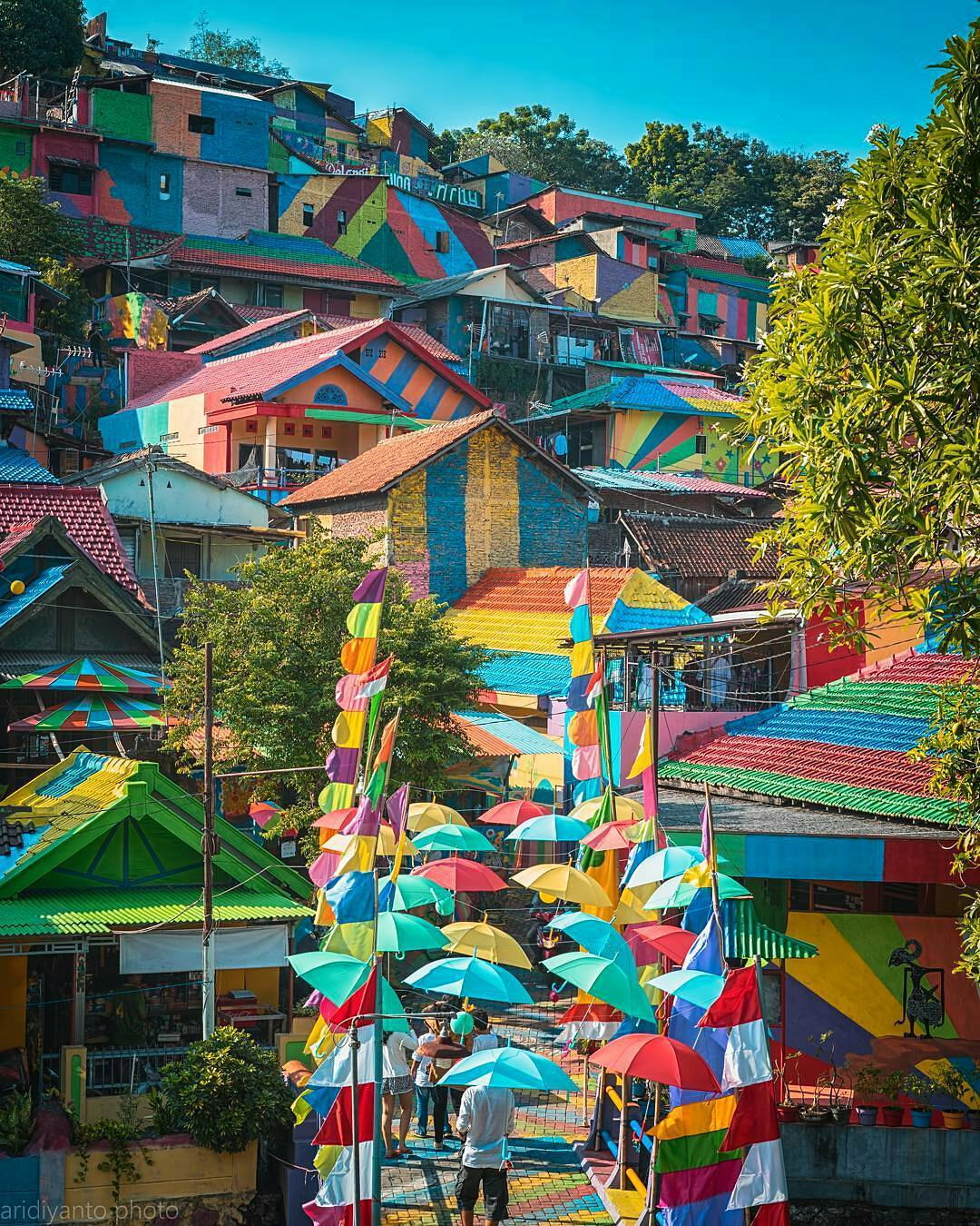 Kampung Pelangi in Semarang. Image: @aridiyanto / instagram