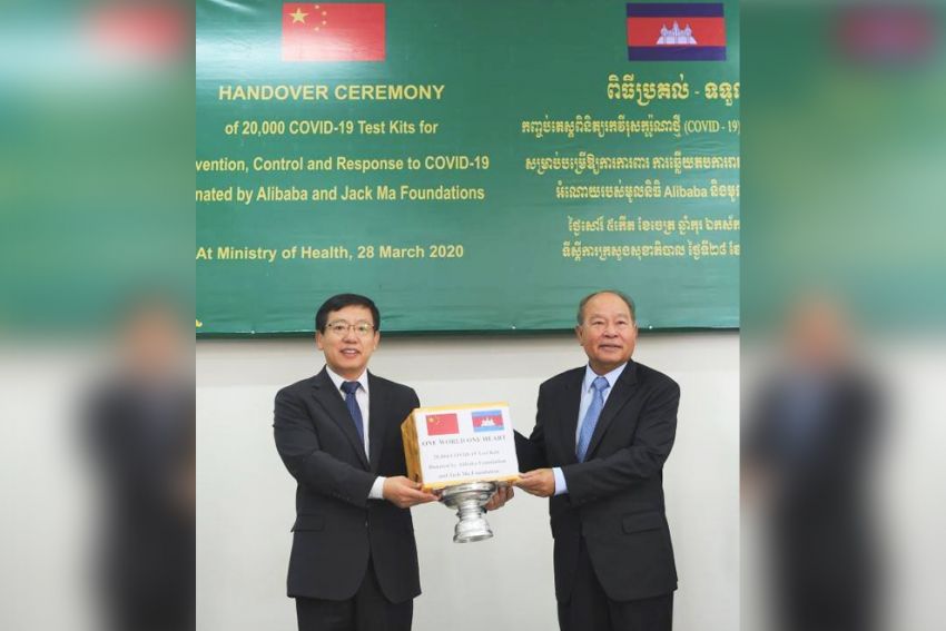 Chinese Ambassador to Cambodia Wang Wentian (left) presented the kits to Cambodian Minister of Health Mam Bun Heng. Image: CHINESE EMBASSY IN CAMBODIA